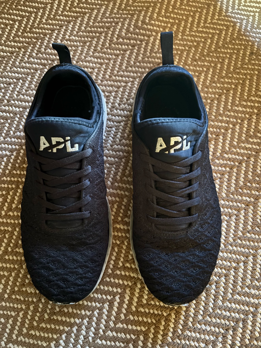 APL Women’s Techloom Black Knit Running Shoe size 7.5 Excellent Condition